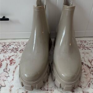 Forever 21 Glossy Beige Ankle Boots